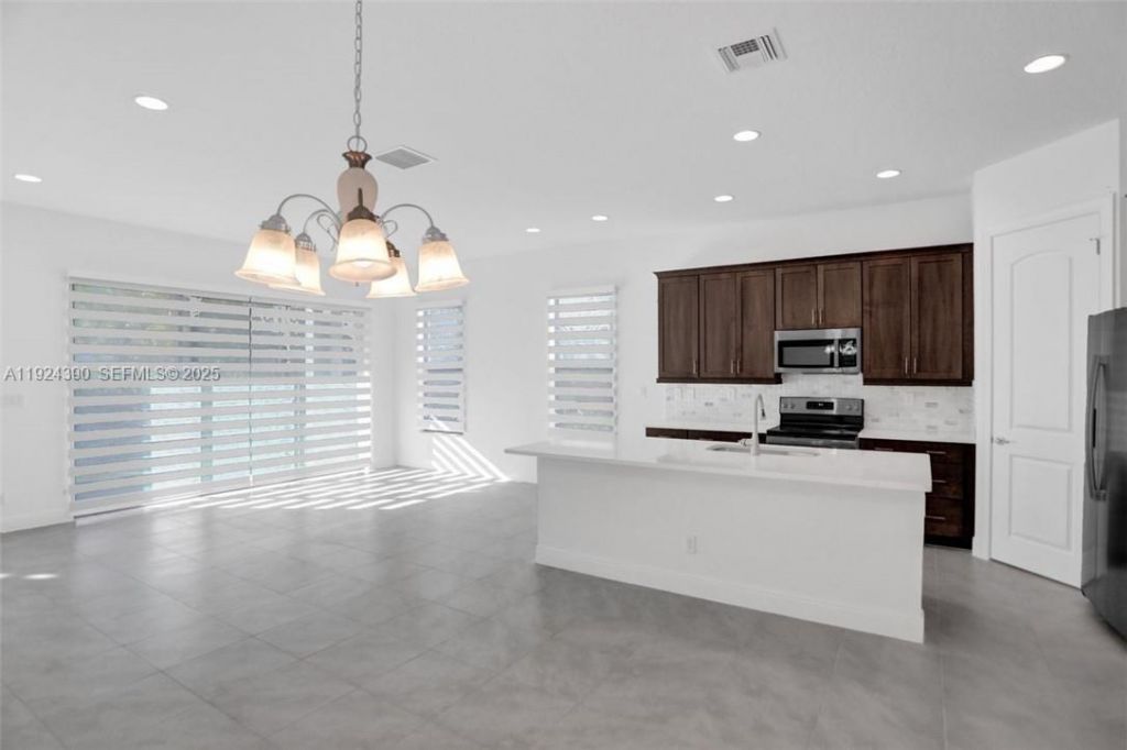 8450 NW 39th Ct, Unit 8450, Coral Springs, FL 33065 Photo