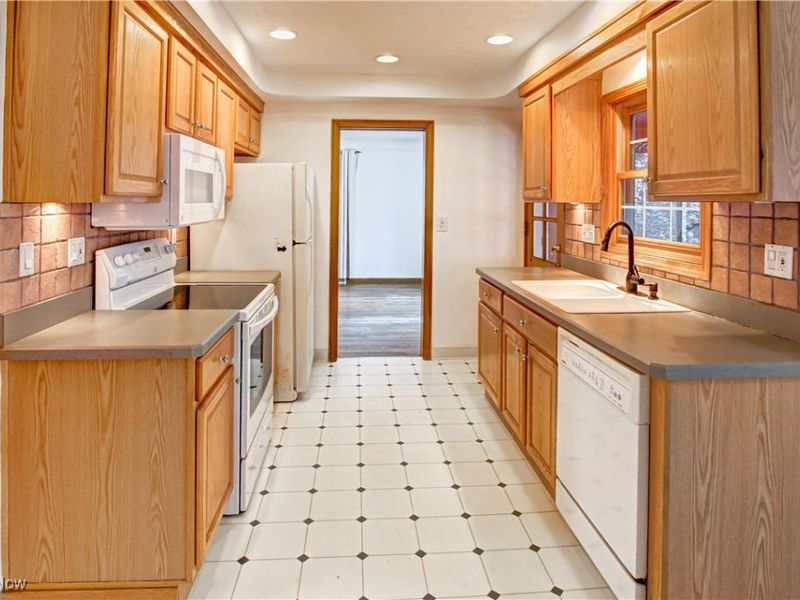 20825 Fairmount Boulevard, Cleveland, OH 44118 Photo 11