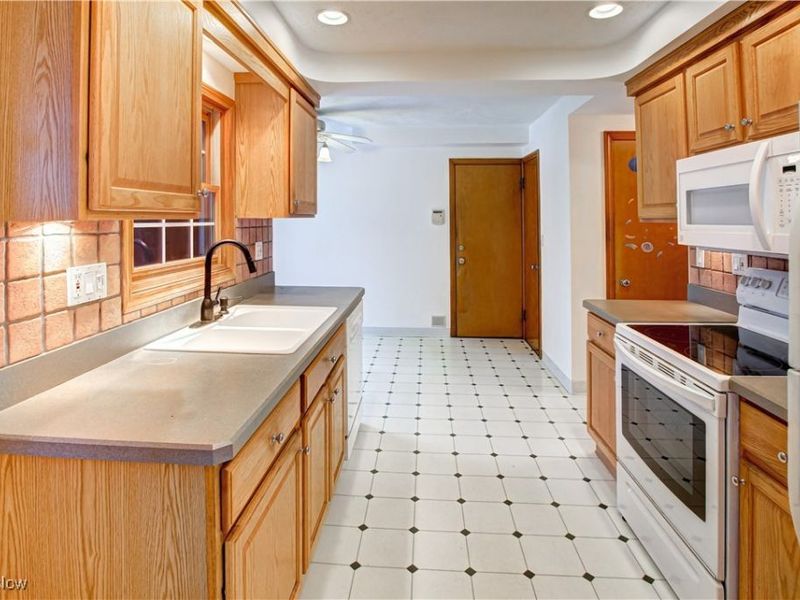 20825 Fairmount Boulevard, Cleveland, OH 44118 Photo 13