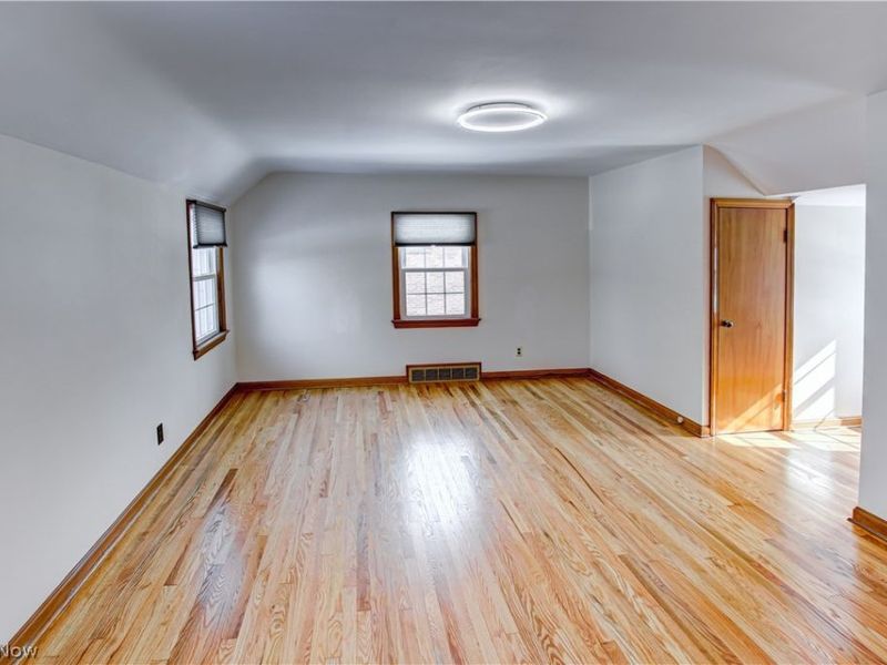 20825 Fairmount Boulevard, Cleveland, OH 44118 Photo 21