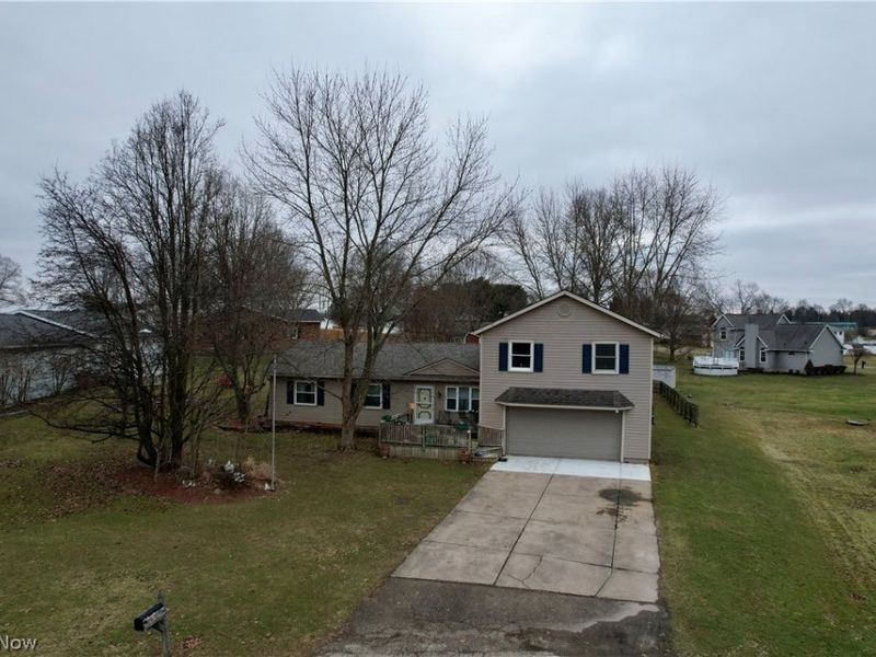 5000 Mildred Circle SW, Navarre, OH 44662 Photo 2