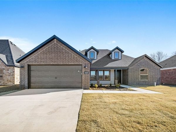 4620 W Triangle Street, Fayetteville, AR 72704