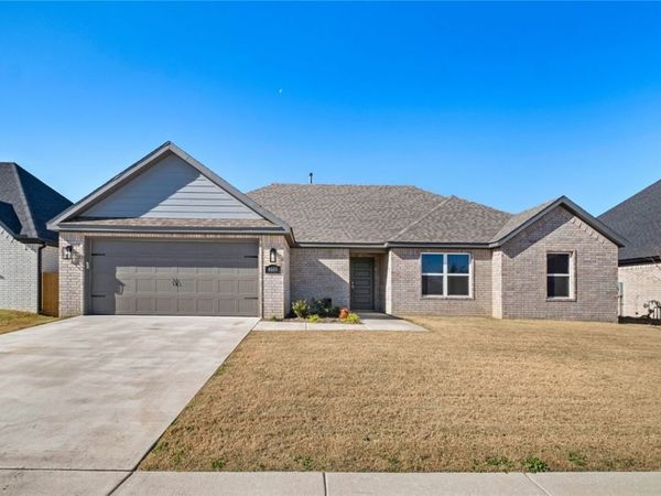 4669 W Triangle Street, Fayetteville, AR 72704