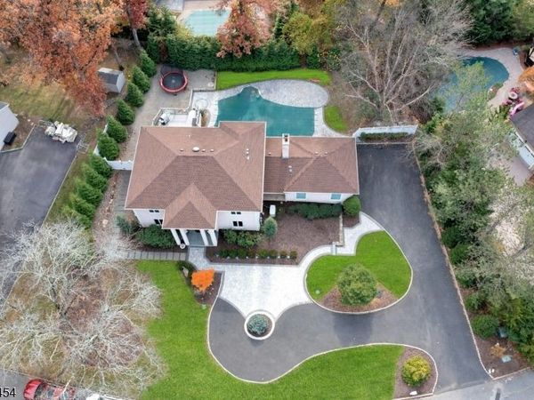 565 Faletti Way, River Vale, NJ 07675