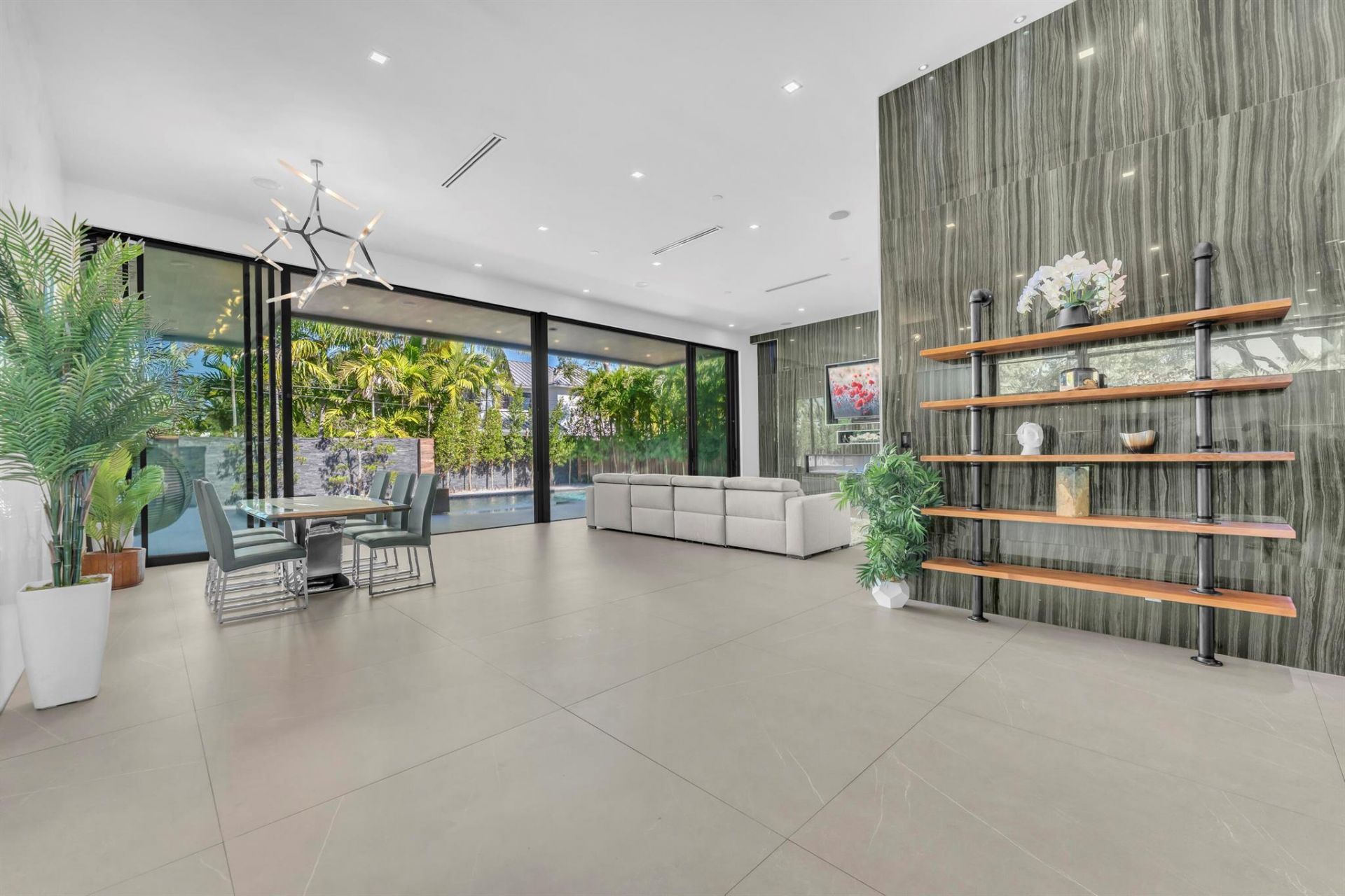 2401 NE 13th Street, Fort Lauderdale, FL 33304 Photo