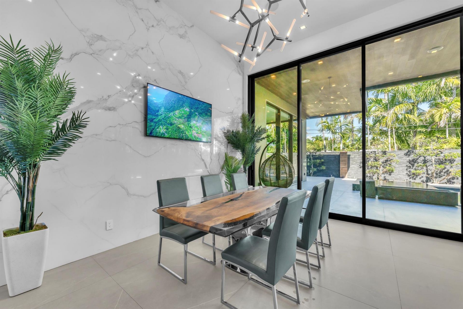 2401 NE 13th Street, Fort Lauderdale, FL 33304 Photo