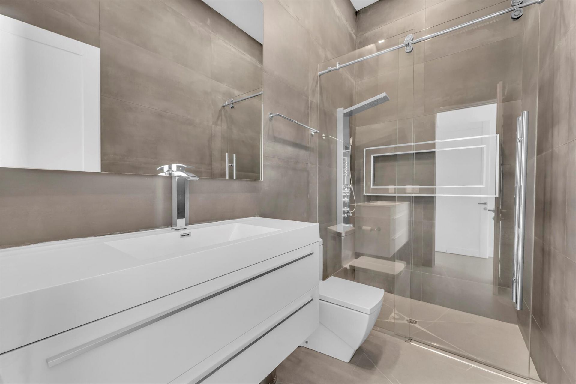 2401 NE 13th Street, Fort Lauderdale, FL 33304 Photo