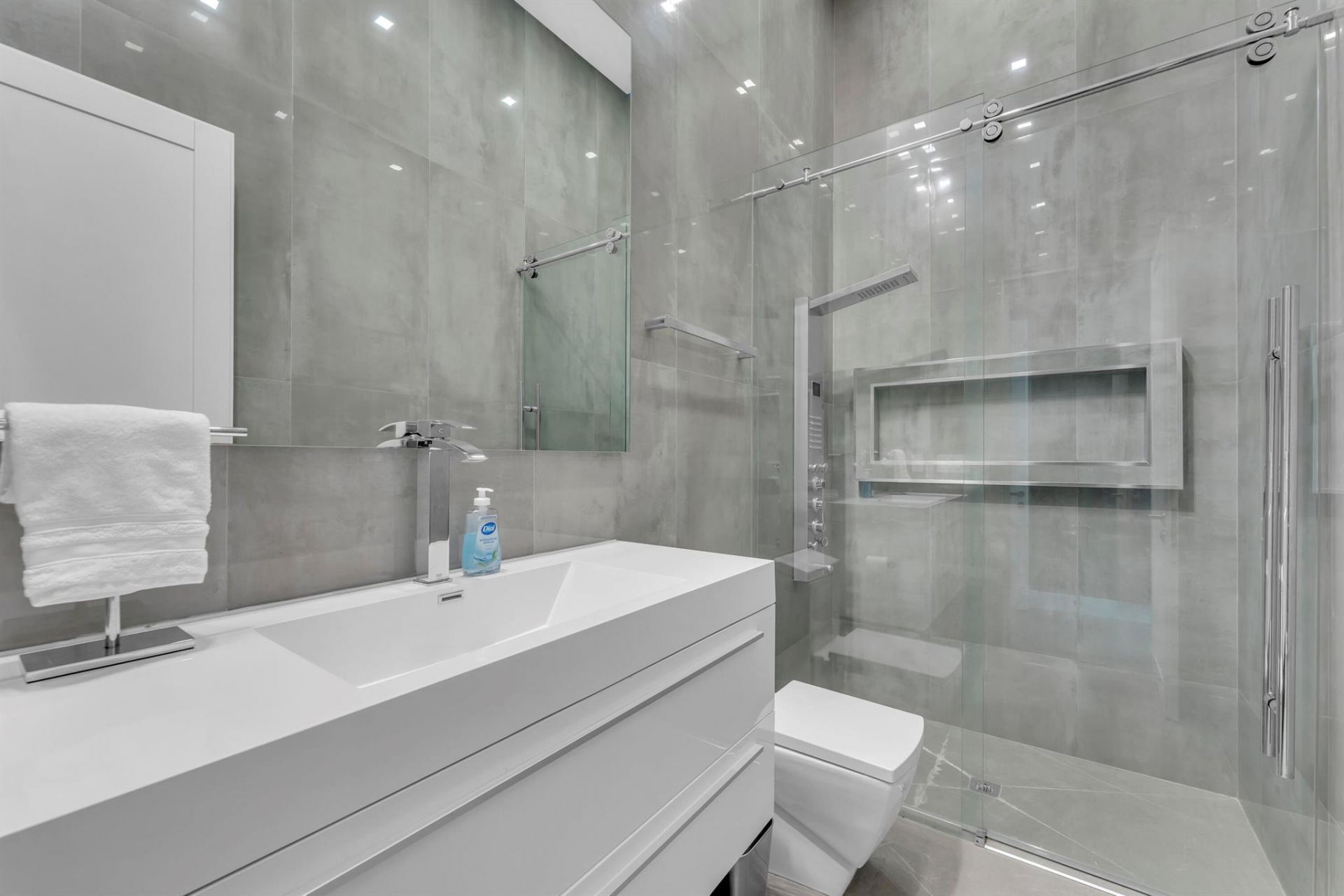 2401 NE 13th Street, Fort Lauderdale, FL 33304 Photo