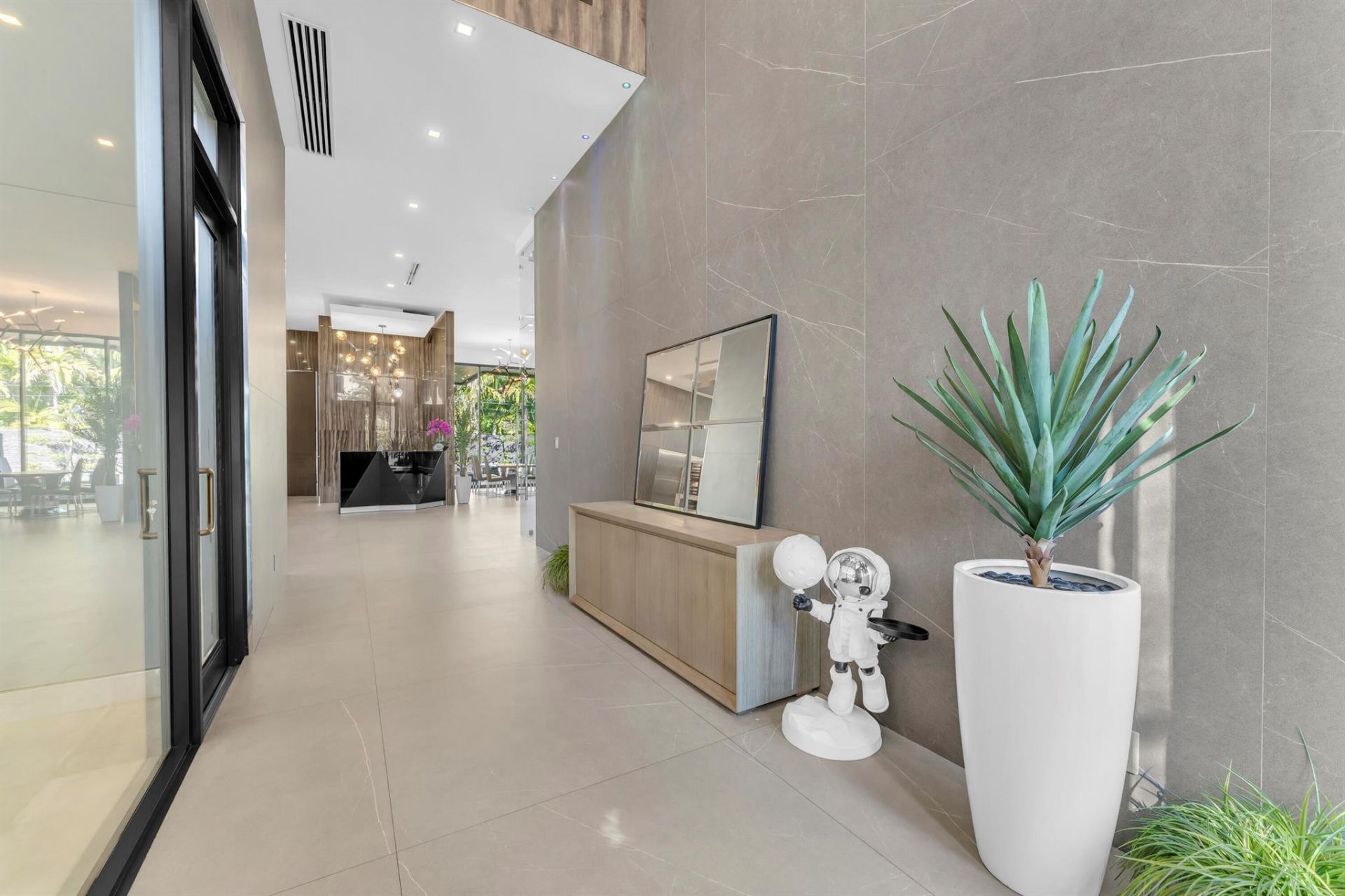 2401 NE 13th Street, Fort Lauderdale, FL 33304 Photo