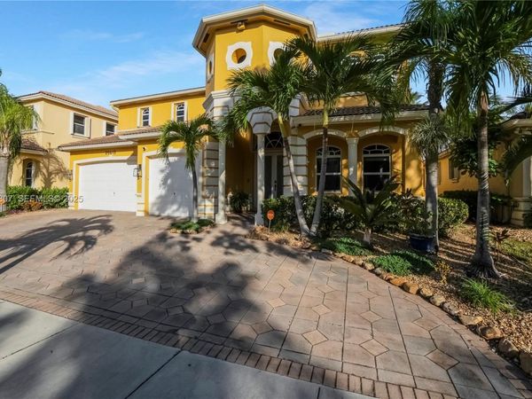 20615 SW 89th Ave, Cutler Bay, FL 33189