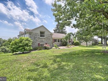 260 BLOSSOM HILL DRIVE, LANCASTER, PA 17601