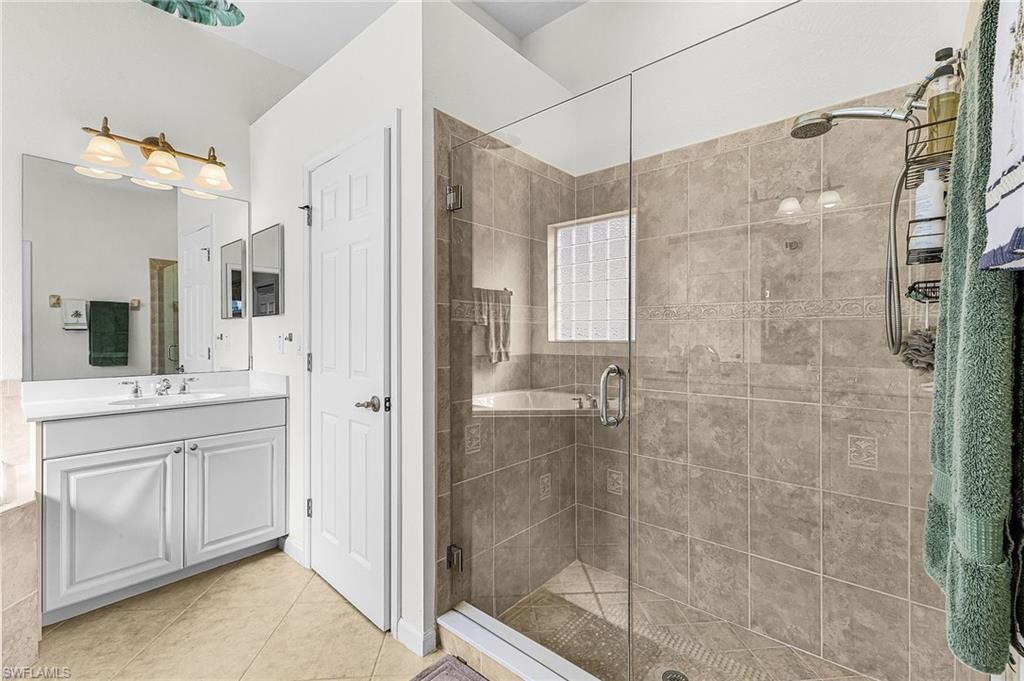 3900 Lakeview Isle Ct, Fort Myers, FL 33905 Photo
