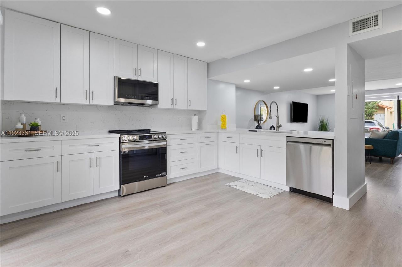 10053 SW 77th Ct, Miami, FL 33156 Photo