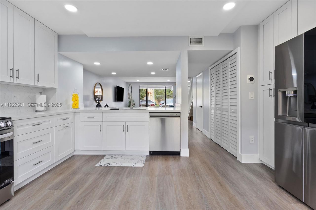 10053 SW 77th Ct, Miami, FL 33156 Photo