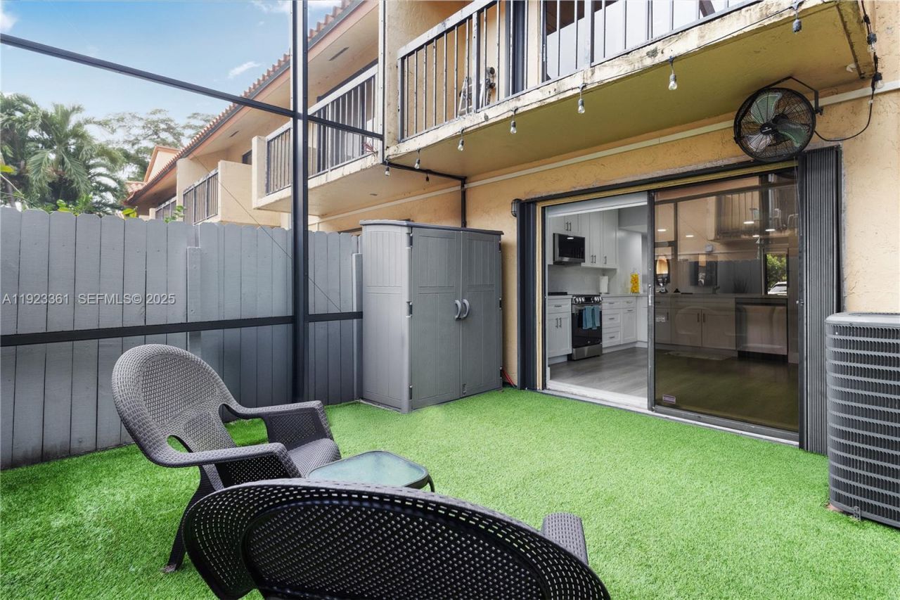 10053 SW 77th Ct, Miami, FL 33156 Photo