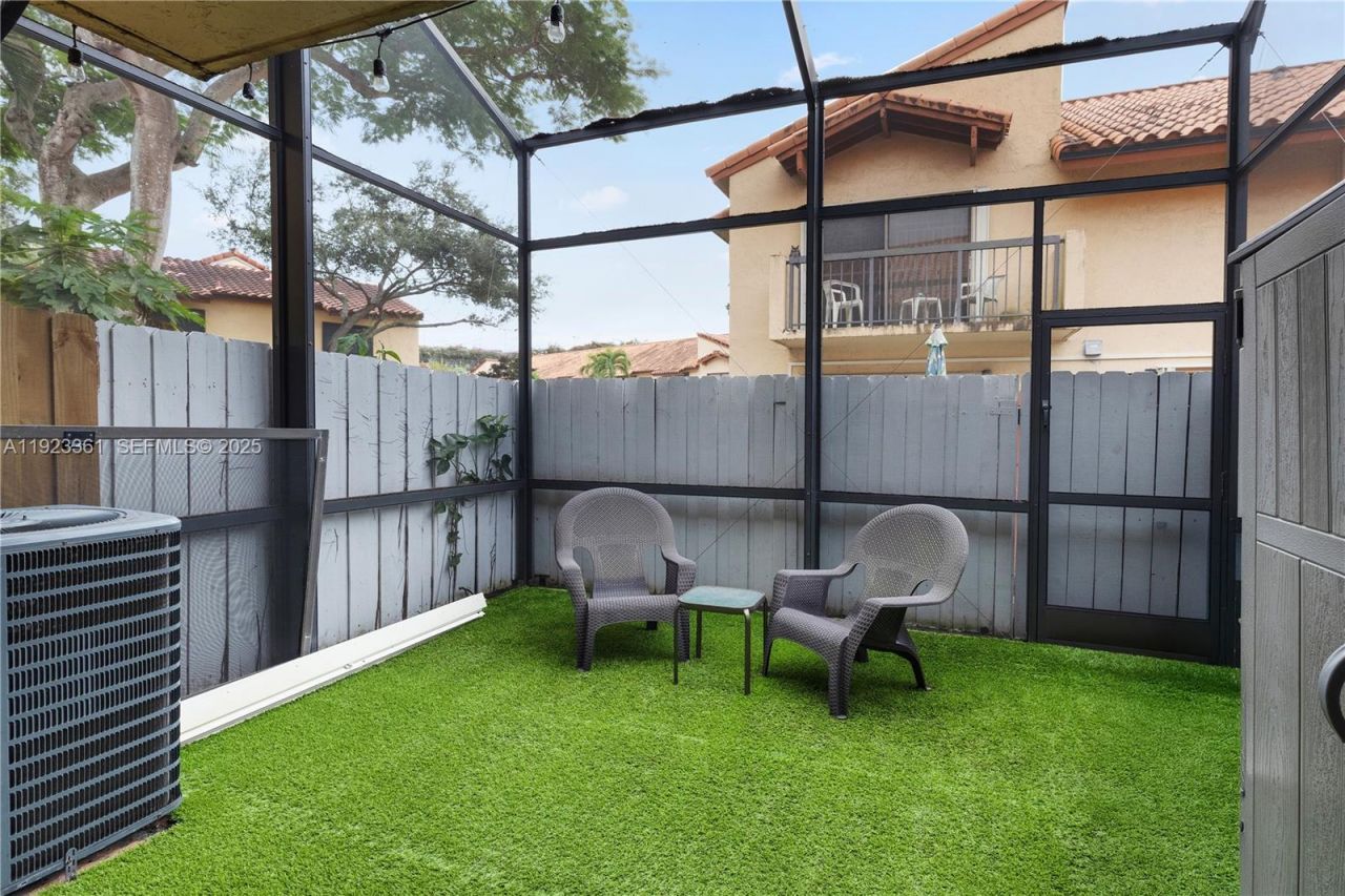 10053 SW 77th Ct, Miami, FL 33156 Photo