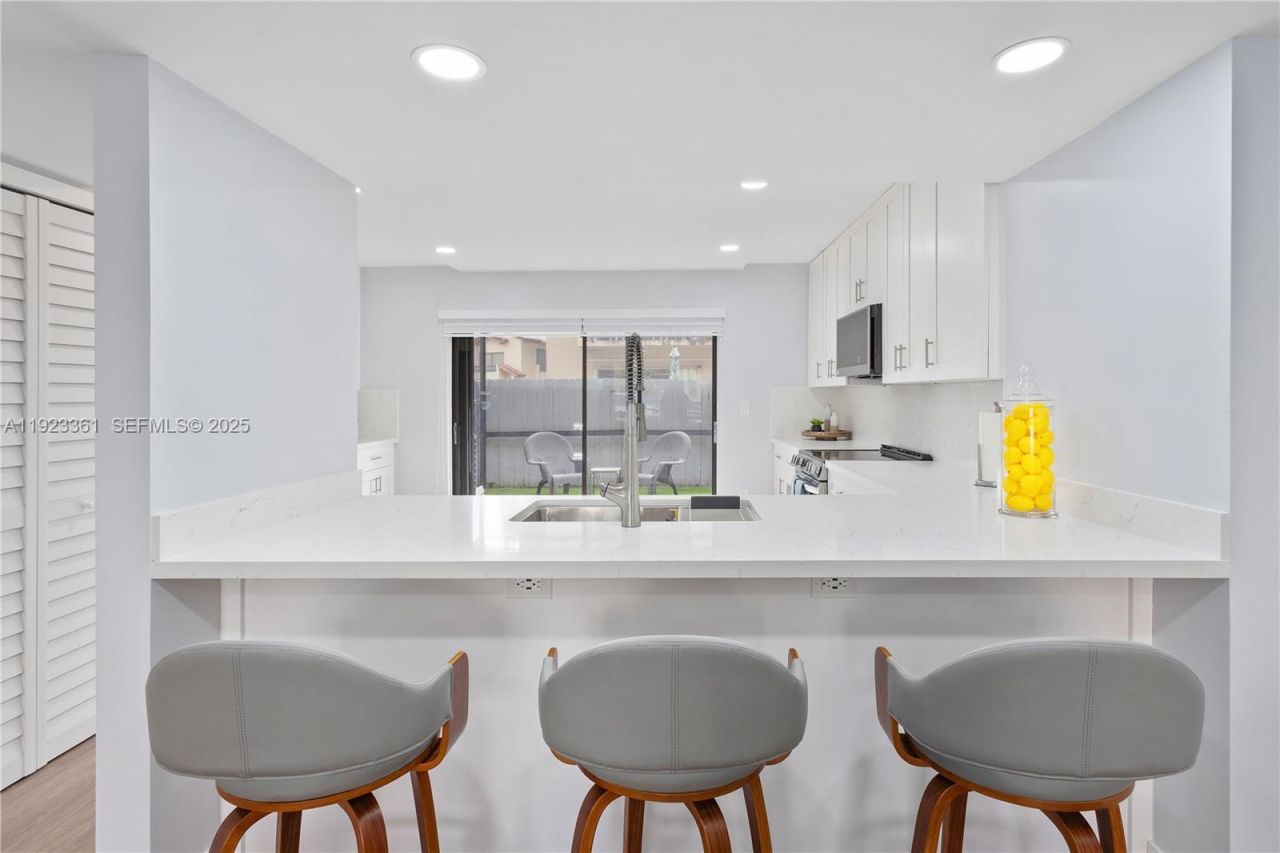 10053 SW 77th Ct, Miami, FL 33156 Photo