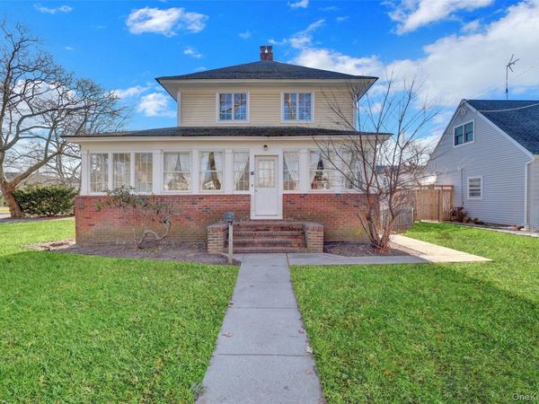 31 Hiawatha Drive, Brightwaters, NY 11718