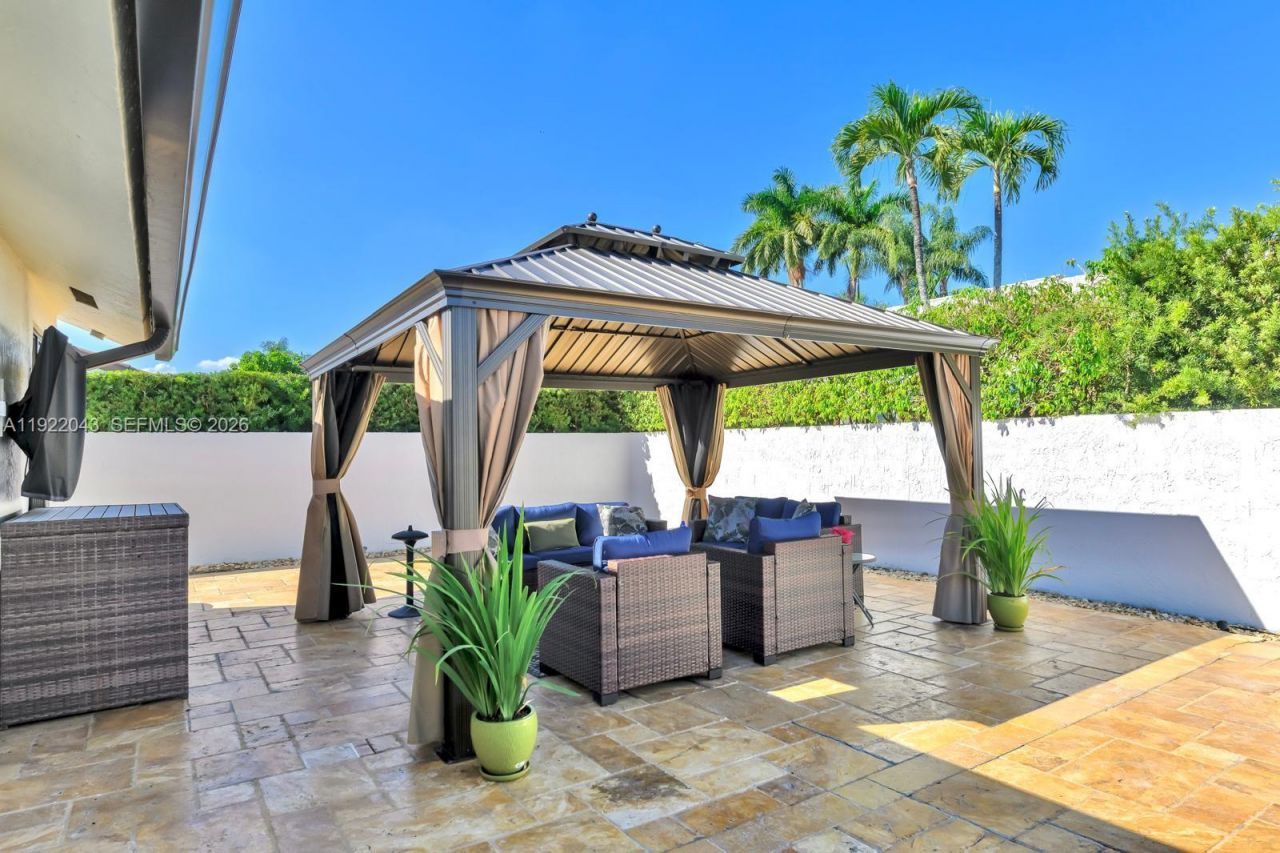 8445 NW 165th Ter, Miami Lakes, FL 33016 Photo