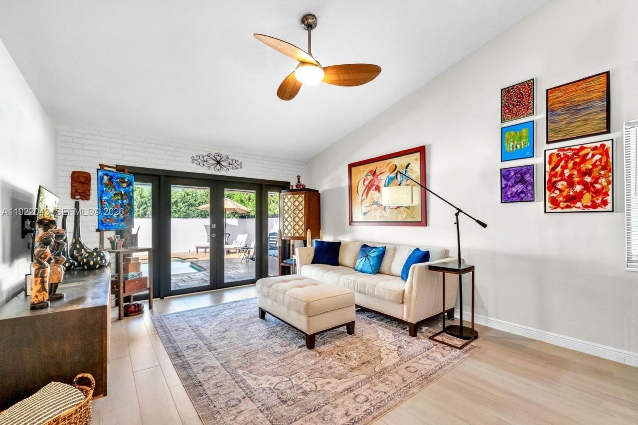 8445 NW 165th Ter, Miami Lakes, FL 33016 Photo