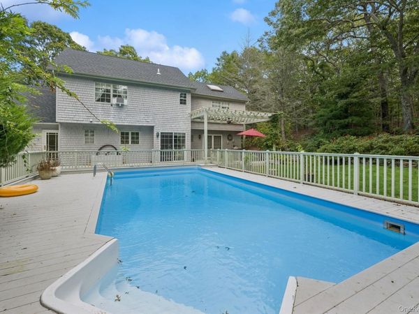 6 Wolf Way, East Hampton, NY 11937