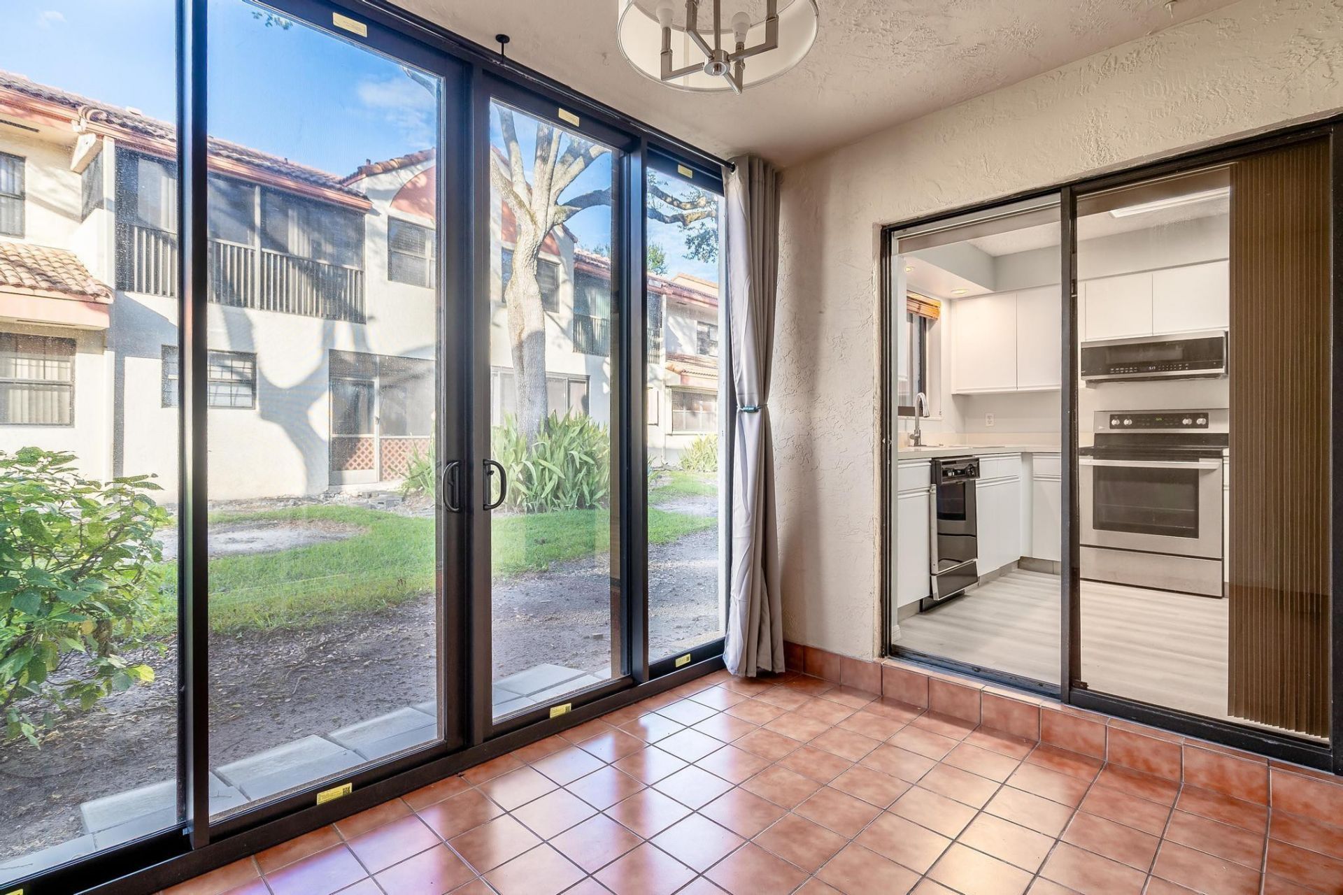 3351 Emerald Oaks Drive, Unit 103, Hollywood, FL 33021 Photo