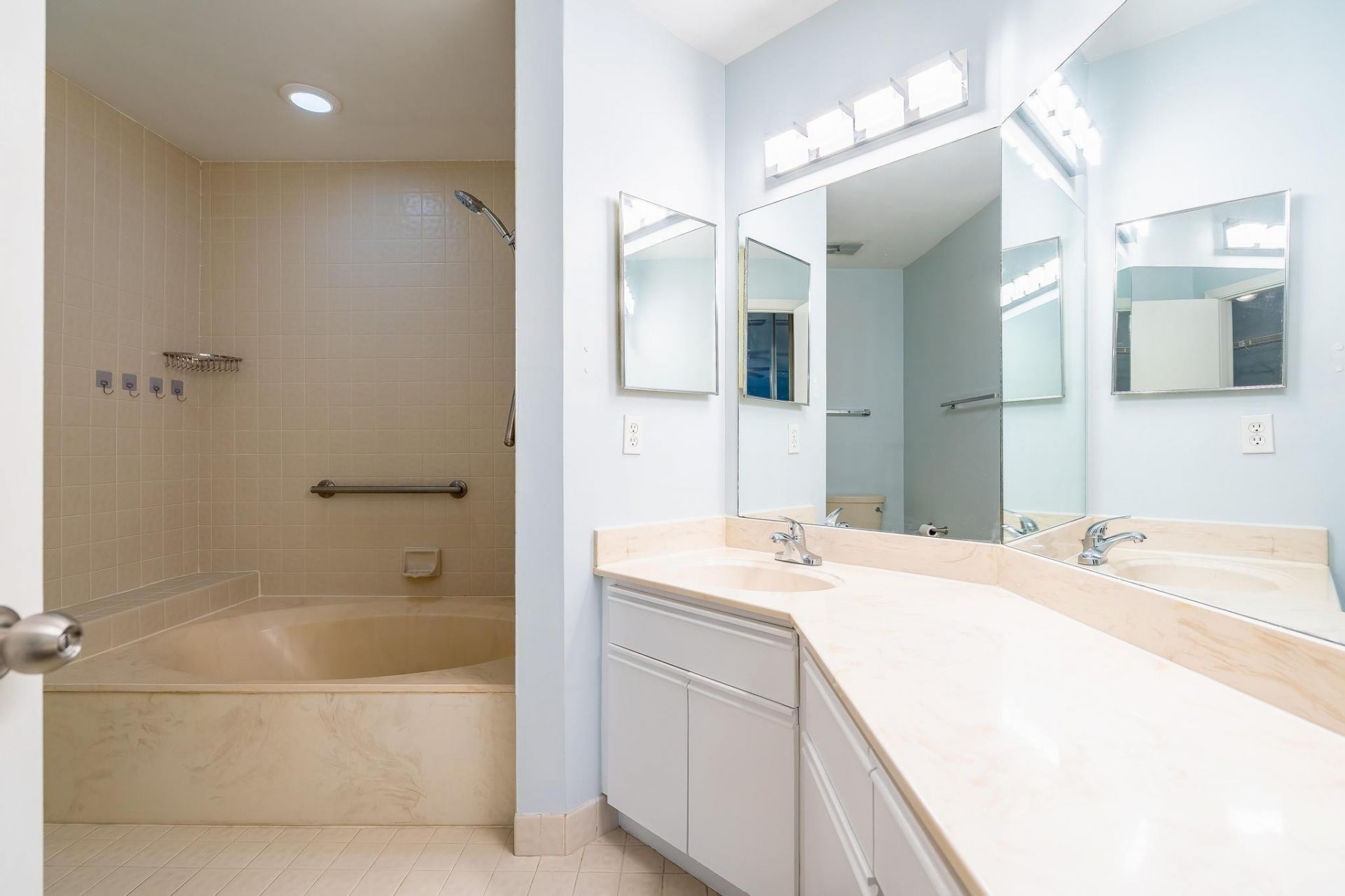 3351 Emerald Oaks Drive, Unit 103, Hollywood, FL 33021 Photo