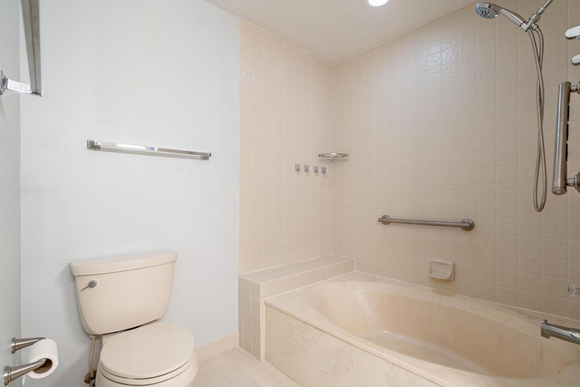 3351 Emerald Oaks Drive, Unit 103, Hollywood, FL 33021 Photo