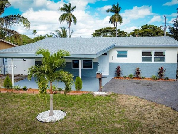 724 SW 4th Ct, Hallandale Beach, FL 33009