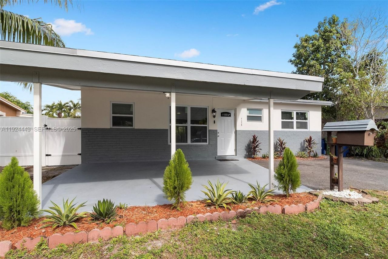 724 SW 4th Ct, Hallandale Beach, FL 33009 Photo