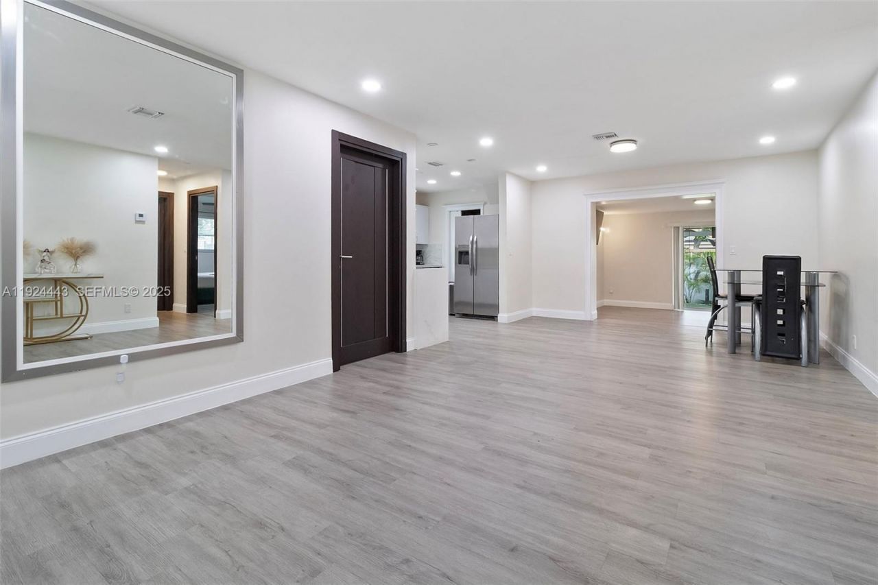 724 SW 4th Ct, Hallandale Beach, FL 33009 Photo