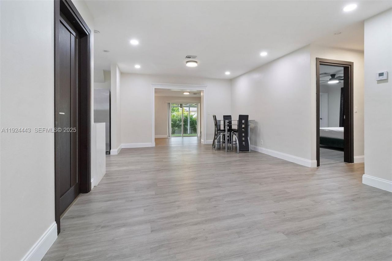 724 SW 4th Ct, Hallandale Beach, FL 33009 Photo