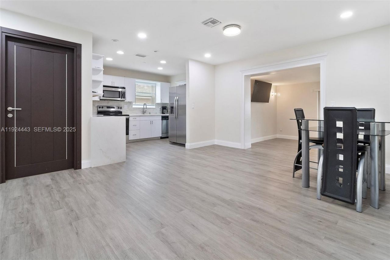 724 SW 4th Ct, Hallandale Beach, FL 33009 Photo