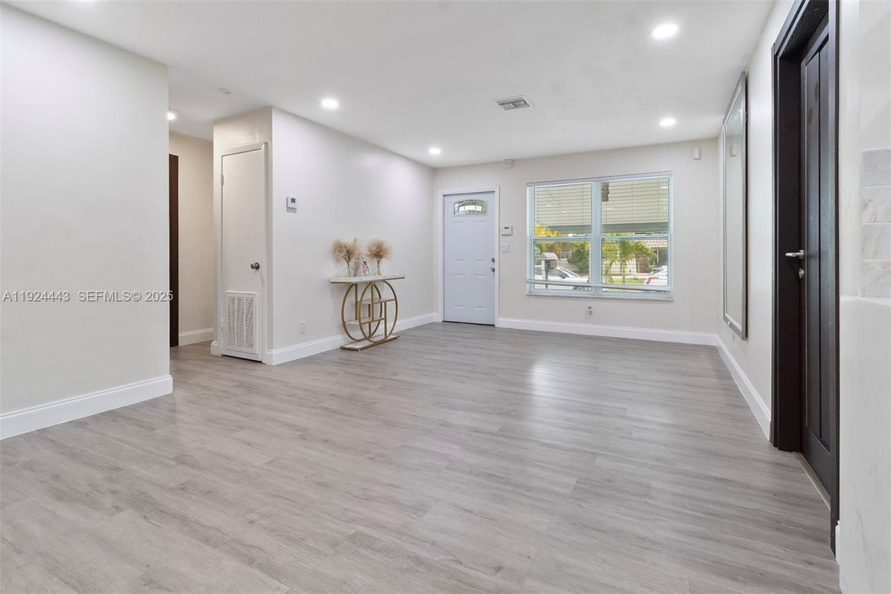 724 SW 4th Ct, Hallandale Beach, FL 33009 Photo