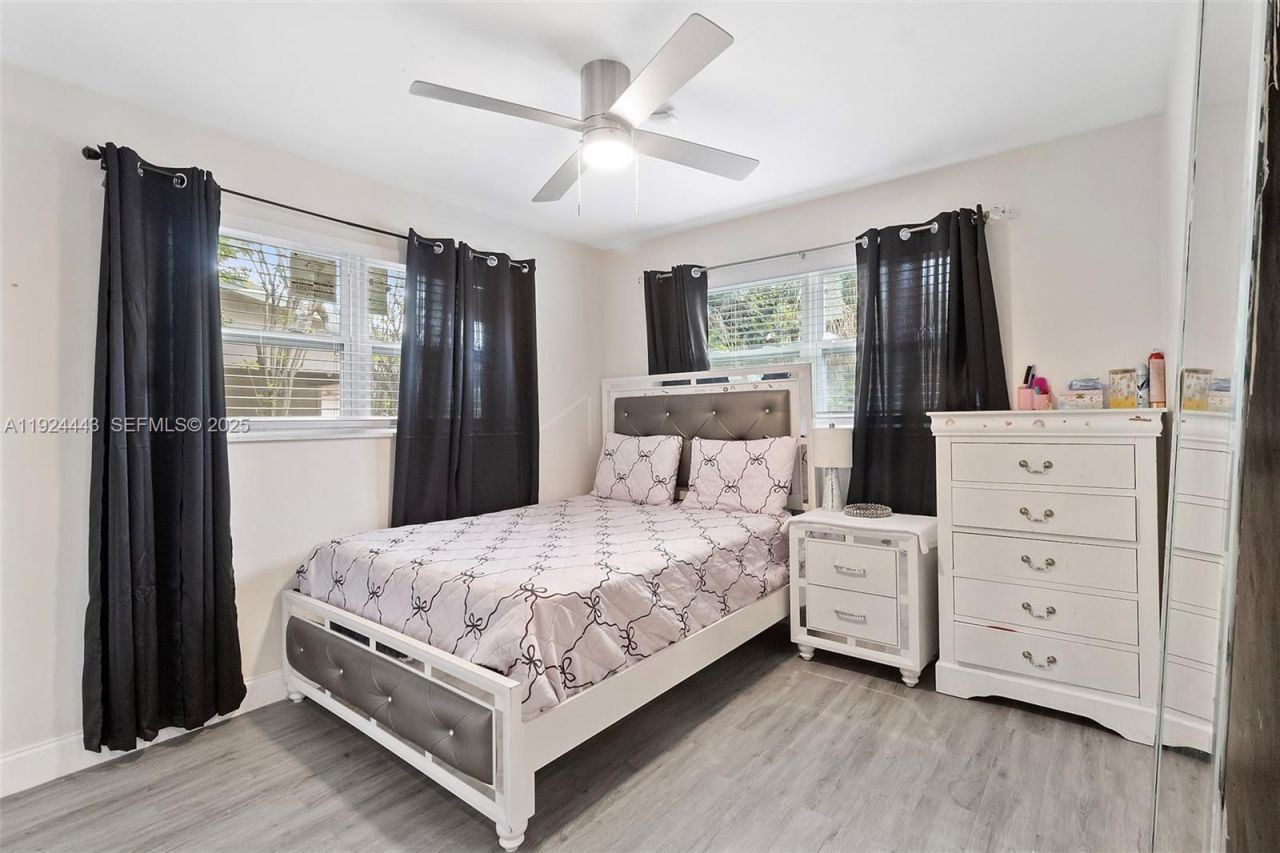 724 SW 4th Ct, Hallandale Beach, FL 33009 Photo