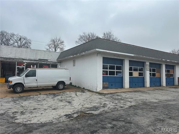 7049 W Florissant Avenue, Jennings, MO 63136