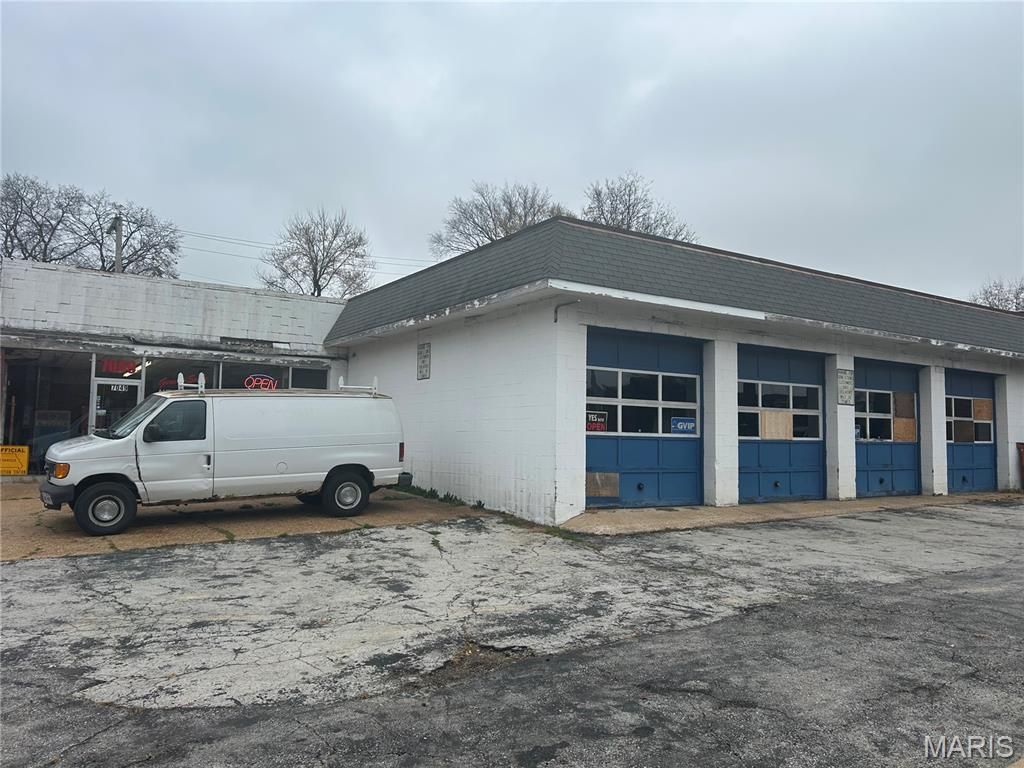 7049 W Florissant Avenue, Jennings, MO 63136 Main Photo