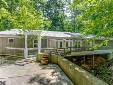 6567 Tahiti Way, Flowery Branch, GA 30542