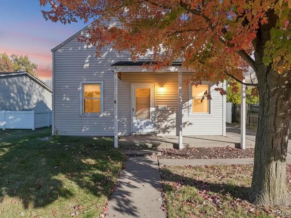 129 South Street, Belleville, MI 48111