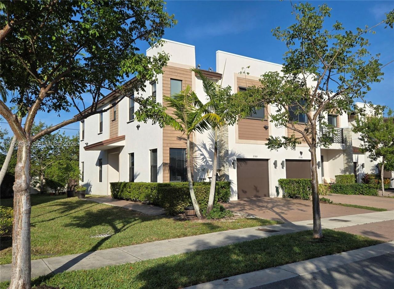 21380 NE 2nd Ct, Miami, FL 33179 Photo