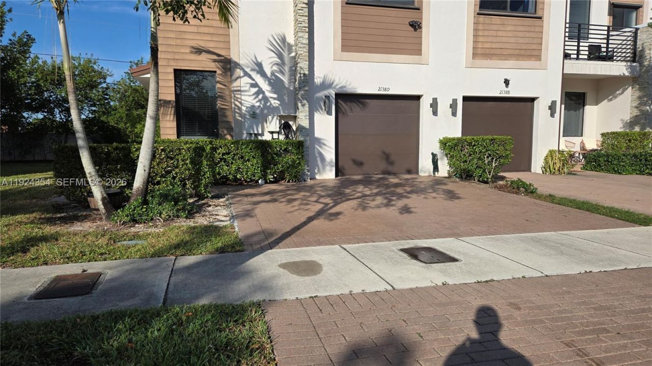 21380 NE 2nd Ct, Miami, FL 33179 Photo