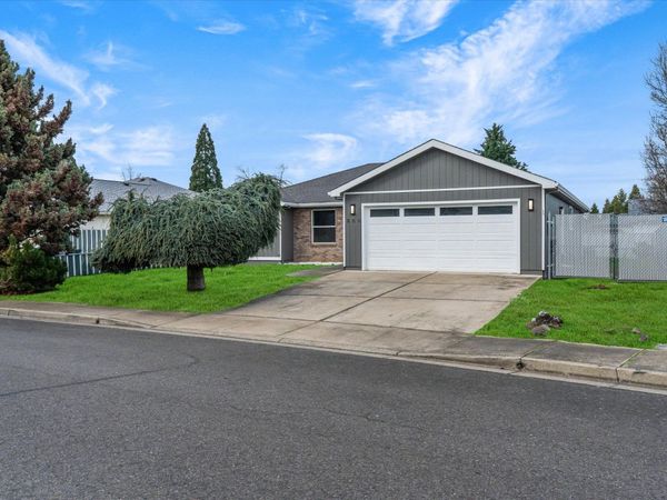 959 Westrop Drive, Central Point, OR 97502