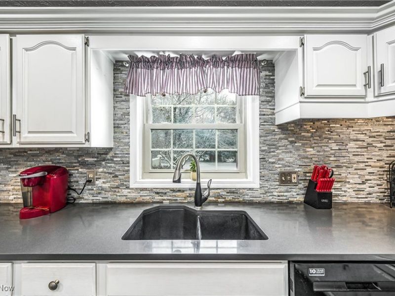 3723 Karen Drive, Mineral Ridge, OH 44440 Photo 9