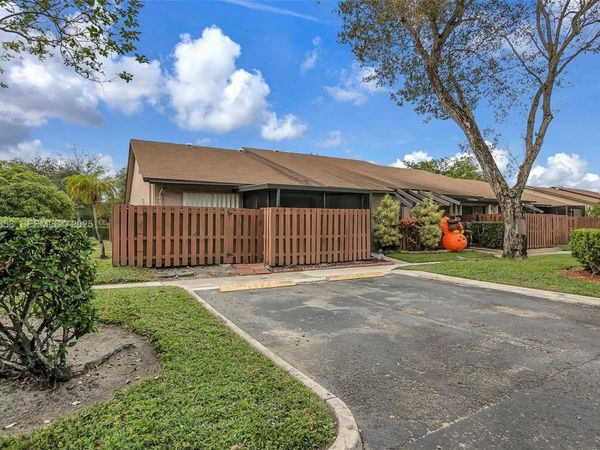 2682 N Nob Hill Rd, Sunrise, FL 33322