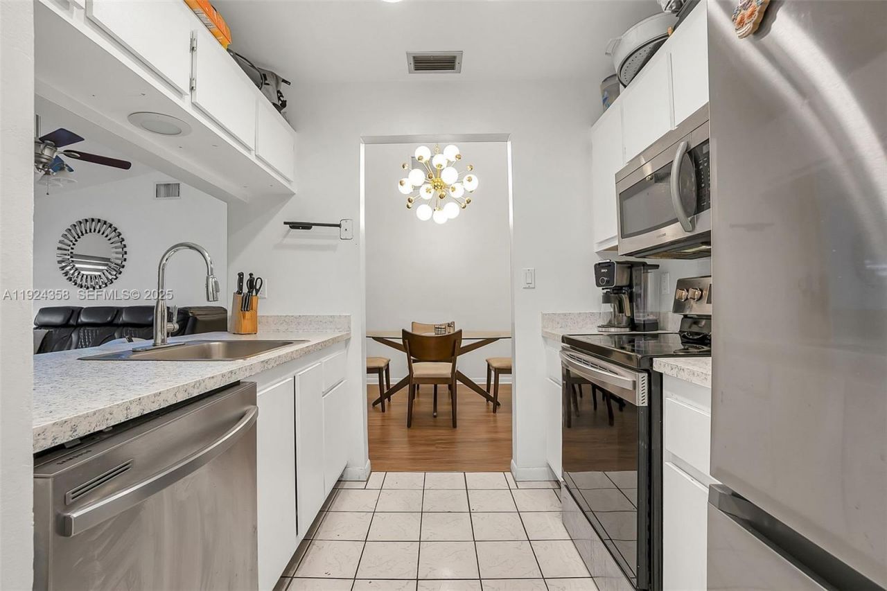 2682 N Nob Hill Rd, Sunrise, FL 33322 Photo