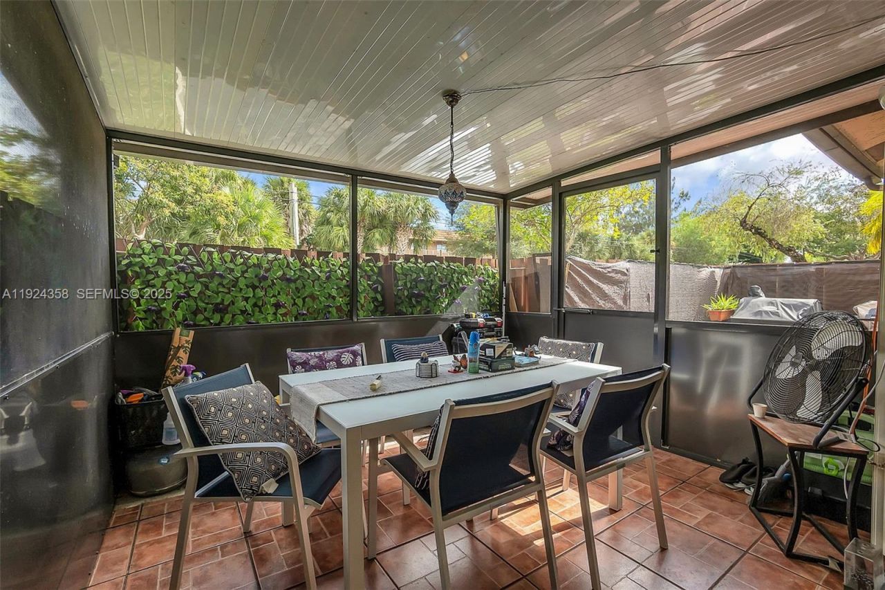 2682 N Nob Hill Rd, Sunrise, FL 33322 Photo