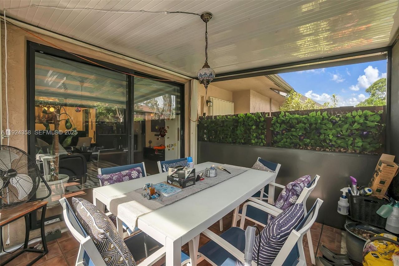 2682 N Nob Hill Rd, Sunrise, FL 33322 Photo