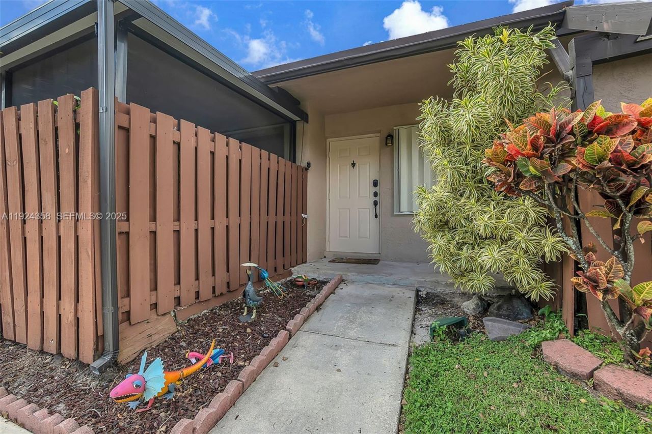 2682 N Nob Hill Rd, Sunrise, FL 33322 Photo