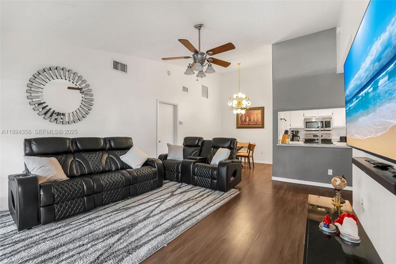 2682 N Nob Hill Rd, Sunrise, FL 33322 Photo