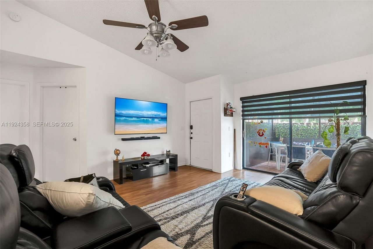 2682 N Nob Hill Rd, Sunrise, FL 33322 Photo